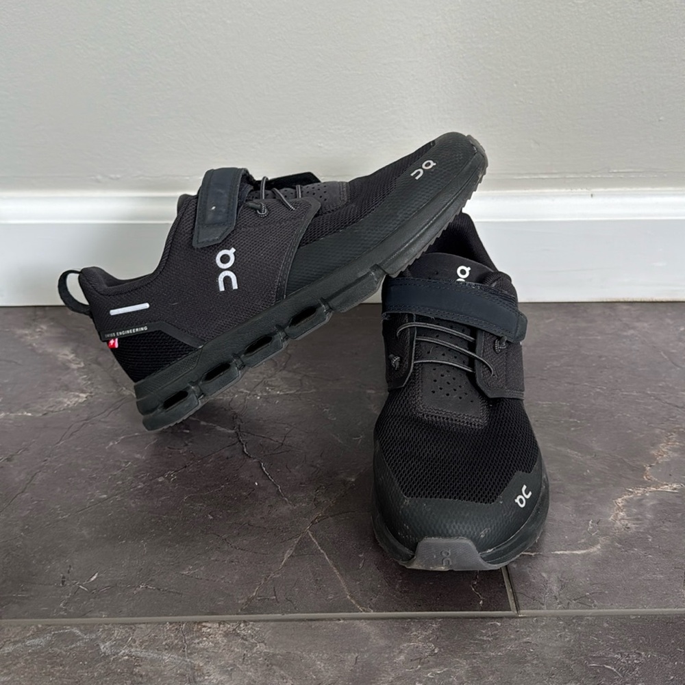 Kids Black On Running/OnCloud CloudPlay Sneakers Size kids3